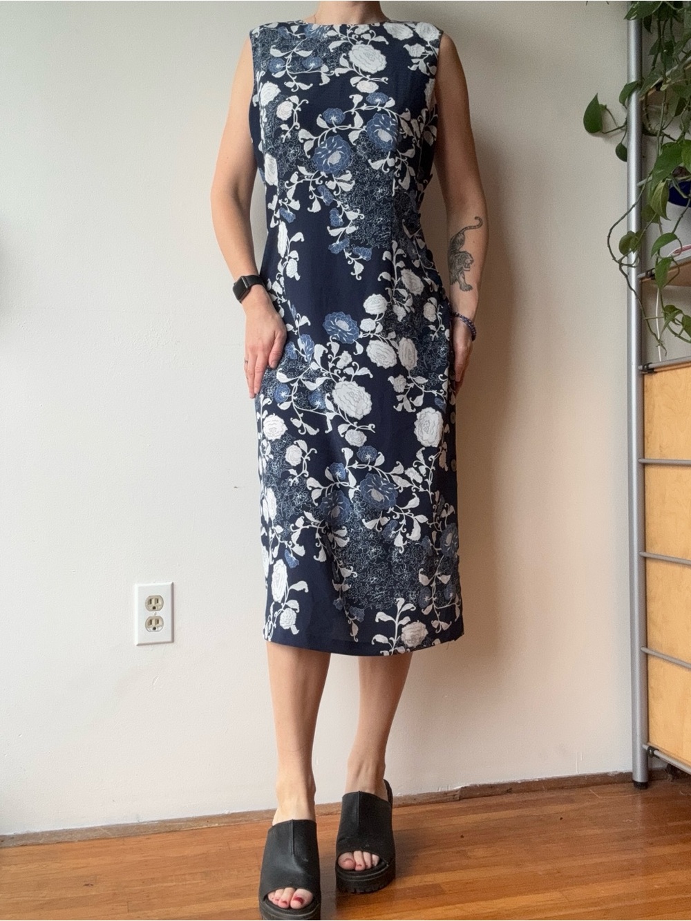 Tradition Vintage Navy Floral Sleeveless Midi dress
